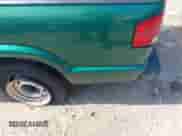 2000 Chevrolet S-10 LS Xtreme z VIN 1GCCS1959YK256021, wystawiony jako IAAI lot #42691373 z przebiegiem 86 630 mil mil oraz . Historia ofert i sprzedaży dostępna na DreamBid. Obrazek 6.
