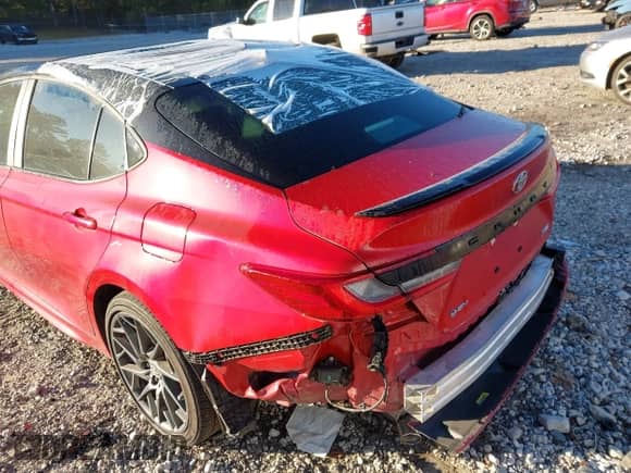 2025 Toyota Camry LE z VIN 4T1DAACK2SU005015, wystawiony jako IAAI lot #42623067 z przebiegiem 13 309 mil mil oraz . Historia ofert i sprzedaży dostępna na DreamBid. Obrazek 6.