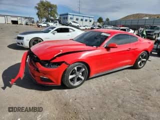 2015 Ford Mustang V6 z VIN 1FA6P8AM2F5305944, wystawiony jako Copart lot #87470085 z przebiegiem 246 555 mil mil oraz Szkoda całkowita • Salvage title. Historia ofert i sprzedaży dostępna na DreamBid. Obrazek 1.