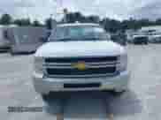 2013 Chevrolet Silverado 2500HD Work Truck z VIN 1GB0KVCGXDZ341475, wystawiony jako IAAI lot #42579251 z przebiegiem 145 937 mil mil oraz . Historia ofert i sprzedaży dostępna na DreamBid. Obrazek 6.