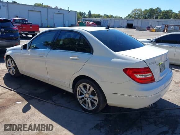 2013 Mercedes-Benz C 300 Sport с VIN WDDGF8AB5DR299259, выставлен на аукционе IAAI как лот 43406105 с пробегом 175 495 миль миль и . История ставок и продаж доступна на DreamBid. Изображение 3.