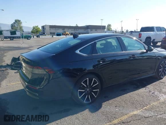 2025 Honda Accord Touring z VIN 1HGCY2F80SA016356, wystawiony jako IAAI lot #42299045 z przebiegiem 14 326 mil mil oraz . Historia ofert i sprzedaży dostępna na DreamBid. Obrazek 4.