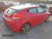 2013 Hyundai Veloster w/Black Int z VIN KMHTC6AD4DU093155, wystawiony jako IAAI lot #43244350 z przebiegiem 161 781 mil mil oraz . Historia ofert i sprzedaży dostępna na DreamBid. Obrazek 4.