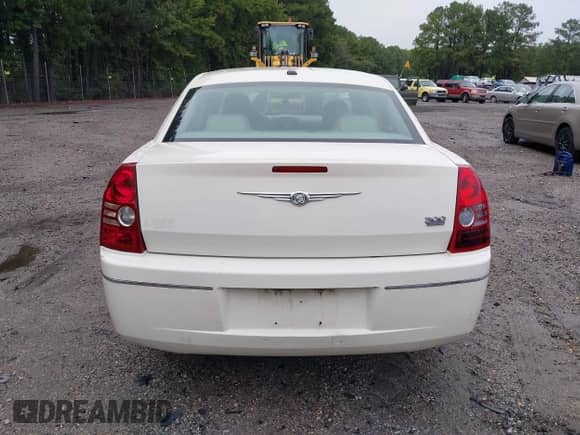 2010 Chrysler 300 Touring Signature с VIN 2C3CA5CV1AH136699, выставлен на аукционе IAAI как лот 43179075 с пробегом 169 711 миль миль и . История ставок и продаж доступна на DreamBid. Изображение 17.