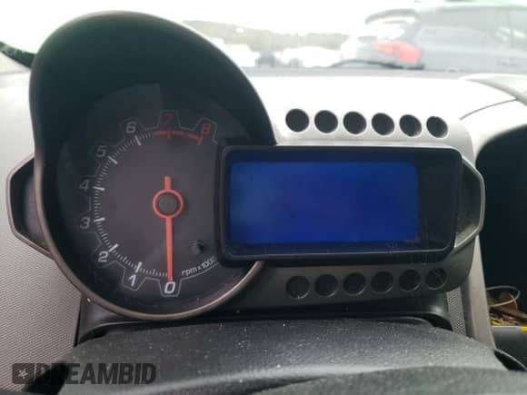 2014 Chevrolet Sonic LT z VIN 1G1JC5SH1E4235981, wystawiony jako Copart lot #86264865 z przebiegiem Nie podano mil oraz Czysty tytuł • Clean title. Historia ofert i sprzedaży dostępna na DreamBid. Obrazek 9.