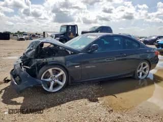 2012 BMW 3 Series 335i с VIN WBAKG7C56CE803453, выставлен на аукционе Copart как лот 64209155 с пробегом Не указан миль и Списание • Salvage title. История ставок и продаж доступна на DreamBid. Изображение 1.