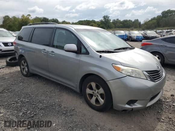 2014 Toyota Sienna LE AAS с VIN 5TDKK3DC3ES470875, выставлен на аукционе Copart как лот 80849645 с пробегом 174 639 миль миль и Списание • Salvage title. История ставок и продаж доступна на DreamBid. Изображение 4.