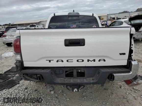 2022 Toyota Tacoma TRD Off Road with VIN 3TYCZ5AN4NT099666, listed as a Copart auction lot 85094295 with 45,880 mi miles and Salvage title. Bid and sale history available at DreamBid. Image 6.