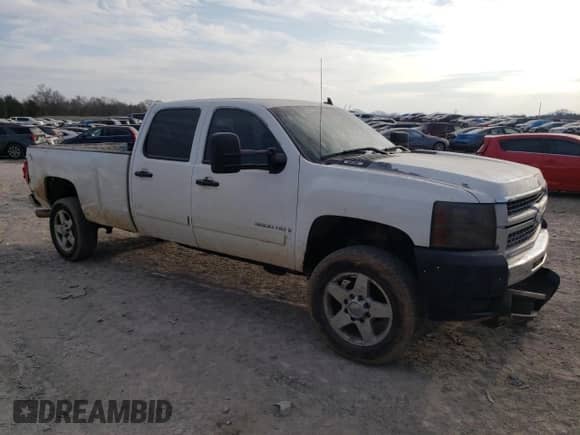 2008 Chevrolet Silverado 3500HD SRW Work Truck z VIN 1GCHC33K48F100412, wystawiony jako Copart lot #44030635 z przebiegiem 275 913 mil mil oraz Szkoda całkowita • Salvage title. Historia ofert i sprzedaży dostępna na DreamBid. Obrazek 4.