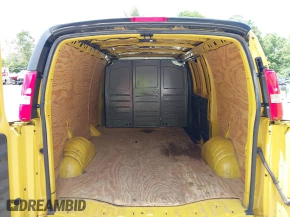 2021 Chevrolet Express Cargo с VIN 1GCWGAFP8M1175144, выставлен на аукционе IAAI как лот 42815392 с пробегом 57 298 миль миль и . История ставок и продаж доступна на DreamBid. Изображение 19.