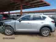 2023 Mazda CX-5 S Carbon Edition z VIN JM3KFBCM0P0137474, wystawiony jako IAAI lot #42785110 z przebiegiem 39 335 mil mil oraz . Historia ofert i sprzedaży dostępna na DreamBid. Obrazek 14.