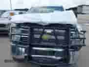 2015 Chevrolet Silverado 2500HD Work Truck z VIN 1GC1KUEG2FF175111, wystawiony jako IAAI lot #42463097 z przebiegiem 245 542 mil mil oraz . Historia ofert i sprzedaży dostępna na DreamBid. Obrazek 12.