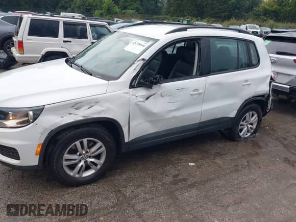 2017 Volkswagen Tiguan S с VIN WVGBV7AX9HK016742, выставлен на аукционе IAAI как лот 43278944 с пробегом 85 243 миль миль и . История ставок и продаж доступна на DreamBid. Изображение 6.