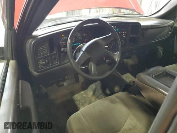 2006 Chevrolet Silverado 1500 Work Truck z VIN 1GCEC14V06E284962, wystawiony jako Copart lot #63103685 z przebiegiem 231 471 mil mil oraz Szkoda całkowita • Salvage title. Historia ofert i sprzedaży dostępna na DreamBid. Obrazek 8.