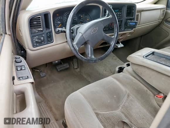 2004 Chevrolet Silverado 1500 Work Truck with VIN 2GCEC19V641173274, listed as a Copart auction lot 70104735 with 184,952 mi miles and Salvage title. Bid and sale history available at DreamBid. Image 8.