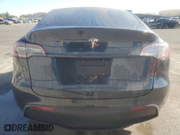2024 Tesla Model Y z VIN 7SAYGDED5RF202755, wystawiony jako Copart lot #80743115 z przebiegiem 44 495 mil mil oraz Czysty tytuł • Clean title. Historia ofert i sprzedaży dostępna na DreamBid. Obrazek 6.