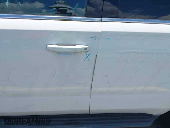 2020 Chevrolet Tahoe Commercial z VIN 1GNLCDEC4LR246474, wystawiony jako IAAI lot #42607484 z przebiegiem 107 910 mil mil oraz . Historia ofert i sprzedaży dostępna na DreamBid. Obrazek 19.