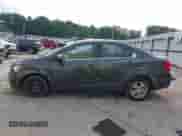 2016 Chevrolet Sonic LT z VIN 1G1JC5SH9G4157517, wystawiony jako IAAI lot #43096087 z przebiegiem 122 808 mil mil oraz . Historia ofert i sprzedaży dostępna na DreamBid. Obrazek 14.