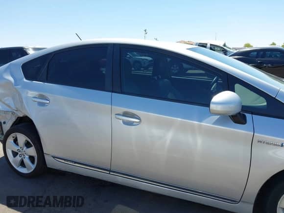 2013 Toyota Prius One z VIN JTDKN3DU7D5562835, wystawiony jako IAAI lot #42598941 z przebiegiem 104 292 mil mil oraz . Historia ofert i sprzedaży dostępna na DreamBid. Obrazek 13.