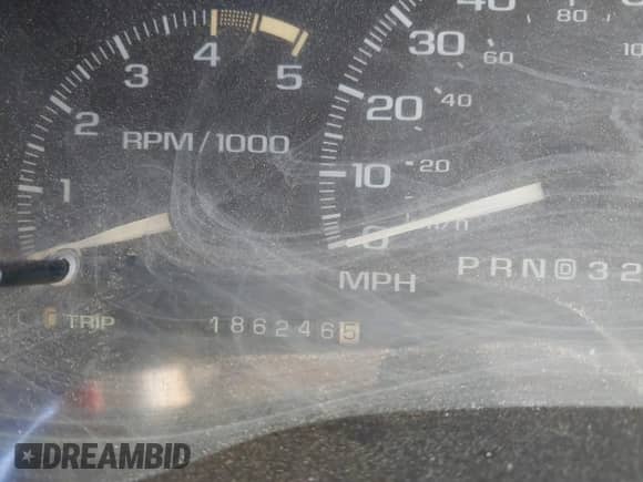 1996 GMC Sierra 1500 z VIN 1GTEC19R0TE524941, wystawiony jako IAAI lot #42827420 z przebiegiem 186 246 mil mil oraz . Historia ofert i sprzedaży dostępna na DreamBid. Obrazek 7.