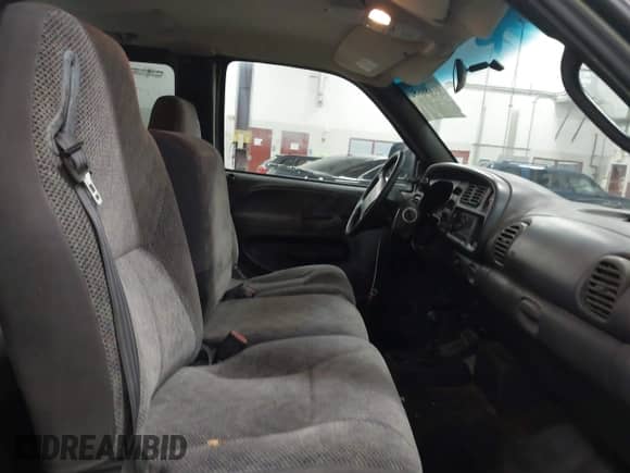 1999 Dodge 1500 z VIN 1B7HF13Z1XJ547042, wystawiony jako IAAI lot #41480882 z przebiegiem 101 270 mil mil oraz . Historia ofert i sprzedaży dostępna na DreamBid. Obrazek 5.