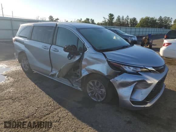 2022 Toyota Sienna LE с VIN 5TDKSKFCXNS062431, выставлен на аукционе Copart как лот 70089465 с пробегом 75 789 миль миль и Списание • Salvage title. История ставок и продаж доступна на DreamBid. Изображение 4.