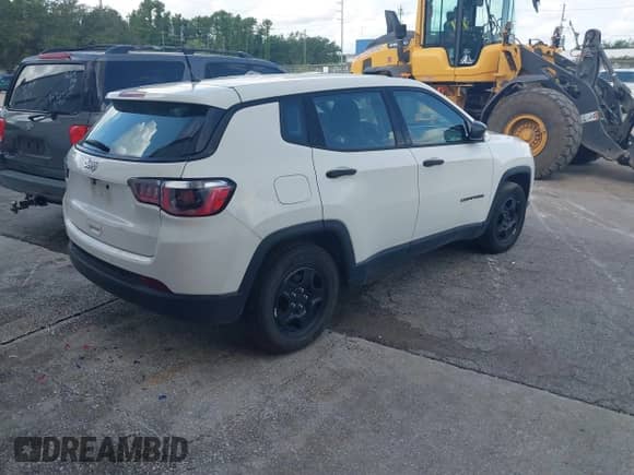 2018 Jeep Compass Sport with VIN 3C4NJCAB5JT263450, listed as a IAAI auction lot 42288257 with 115,860 mi miles and . Bid and sale history available at DreamBid. Image 4.