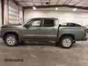 2022 Nissan Frontier SV z VIN 1N6ED1EK6NN674574, wystawiony jako IAAI lot #43176314 z przebiegiem 56 261 mil mil oraz . Historia ofert i sprzedaży dostępna na DreamBid. Obrazek 14.