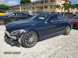 2017 Mercedes-Benz C 300 z VIN WDDWJ4JB0HF433587, wystawiony jako Copart lot #61067285 z przebiegiem 116 486 mil mil oraz Szkoda całkowita • Salvage title. Historia ofert i sprzedaży dostępna na DreamBid. Obrazek 1.