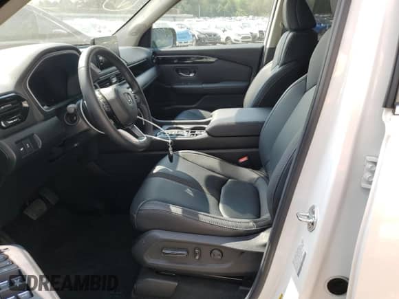 2025 Honda Pilot Touring с VIN 5FNYG1H76SB044787, выставлен на аукционе Copart как лот 80685445 с пробегом 4 493 миль миль и Списание • Salvage title. История ставок и продаж доступна на DreamBid. Изображение 7.