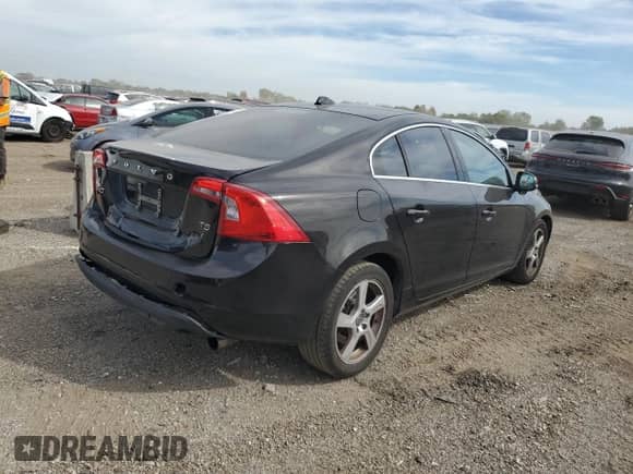 2013 Volvo S60 T5 Premier с VIN YV1612FS6D1220622, выставлен на аукционе Copart как лот 81965785 с пробегом 96 349 миль миль и Списание • Salvage title. История ставок и продаж доступна на DreamBid. Изображение 3.