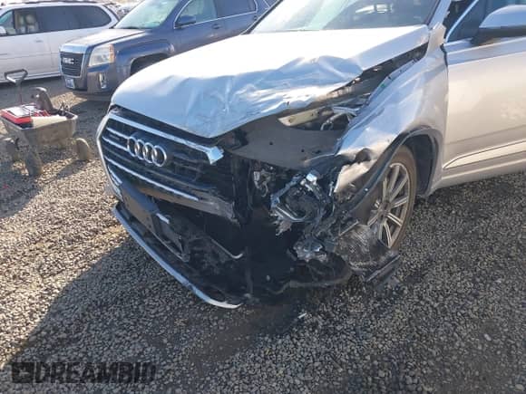 2017 Audi Q7 Premium Plus with VIN WA1LAAF75HD016455, listed as a IAAI auction lot 43221338 with 112,401 mi miles and . Bid and sale history available at DreamBid. Image 6.