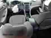 2014 Hyundai Sonata GLS z VIN 5NPEB4AC8EH937236, wystawiony jako Copart lot #63399195 z przebiegiem Nie podano mil oraz Szkoda całkowita • Salvage title. Historia ofert i sprzedaży dostępna na DreamBid. Obrazek 8.