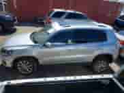 2017 Volkswagen Tiguan Wolfsburg Edition с VIN WVGRV7AX6HK008936, выставлен на аукционе IAAI как лот 42666910 с пробегом 101 775 миль миль и . История ставок и продаж доступна на DreamBid. Изображение 14.