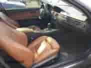 2010 BMW 3 Series 335i z VIN WBAWB7C56AP048323, wystawiony jako IAAI lot #40185446 z przebiegiem 136 840 mil mil oraz . Historia ofert i sprzedaży dostępna na DreamBid. Obrazek 5.