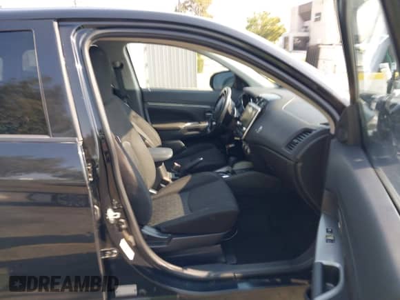 2021 Mitsubishi Outlander ES z VIN JA4ARUAU2MU010153, wystawiony jako IAAI lot #42987308 z przebiegiem 71 238 mil mil oraz . Historia ofert i sprzedaży dostępna na DreamBid. Obrazek 5.