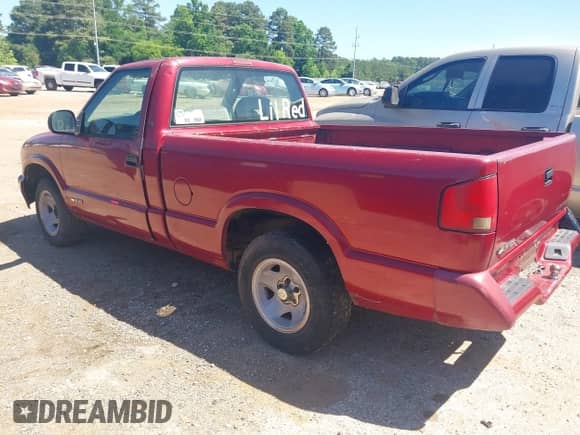 1996 Chevrolet S-10 с VIN 1GCCS1444T8139841, выставлен на аукционе IAAI как лот 42047800 с пробегом 325 164 миль миль и . История ставок и продаж доступна на DreamBid. Изображение 3.