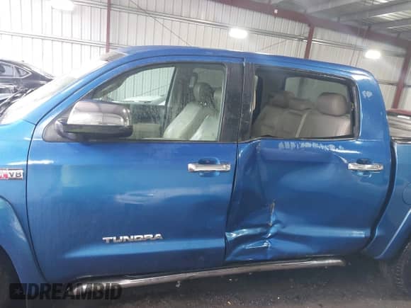 2007 Toyota Tundra Limited z VIN 5TBEV58137S456950, wystawiony jako IAAI lot #42182824 z przebiegiem 140 100 mil mil oraz . Historia ofert i sprzedaży dostępna na DreamBid. Obrazek 14.