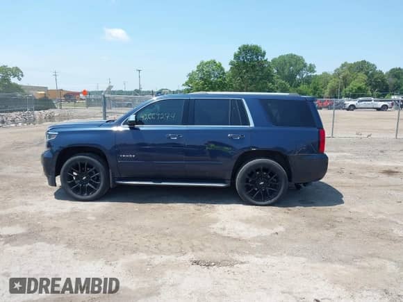 2018 Chevrolet Tahoe Premier z VIN 1GNSKCKC2JR283050, wystawiony jako IAAI lot #42669274 z przebiegiem 91 722 mil mil oraz . Historia ofert i sprzedaży dostępna na DreamBid. Obrazek 14.