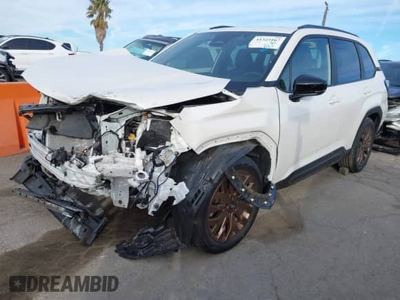 2025 Subaru Forester z VIN JF2SLDFC1SH439514, wystawiony jako IAAI lot #41323167 z przebiegiem 4 653 mil mil oraz . Historia ofert i sprzedaży dostępna na DreamBid. Obrazek 20.