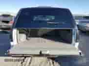 1997 Chevrolet Tahoe z VIN 3GNEC18R8VG173538, wystawiony jako Copart lot #44571845 z przebiegiem 250 687 mil mil oraz Szkoda całkowita • Salvage title. Historia ofert i sprzedaży dostępna na DreamBid. Obrazek 6.