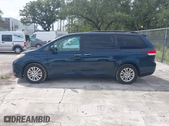 2011 Toyota Sienna XLE AAS with VIN 5TDYK3DC6BS021552, listed as a IAAI auction lot 43264289 with 283,765 mi miles and . Bid and sale history available at DreamBid. Image 14.