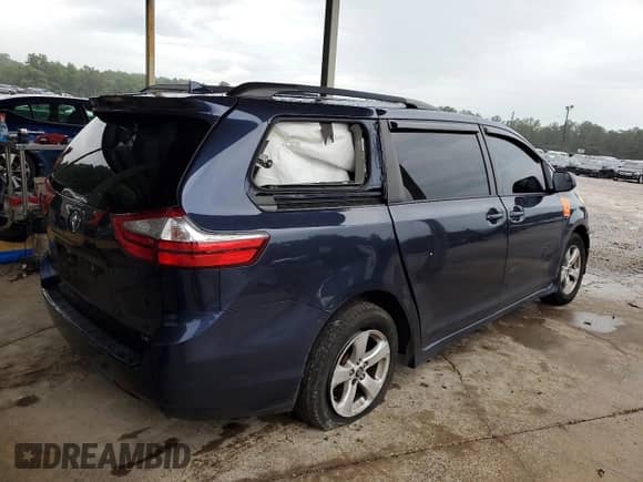 2019 Toyota Sienna LE Auto Access Seat z VIN 5TDKZ3DC5KS001701, wystawiony jako Copart lot #61784365 z przebiegiem Nie podano mil oraz Szkoda całkowita • Salvage title. Historia ofert i sprzedaży dostępna na DreamBid. Obrazek 3.