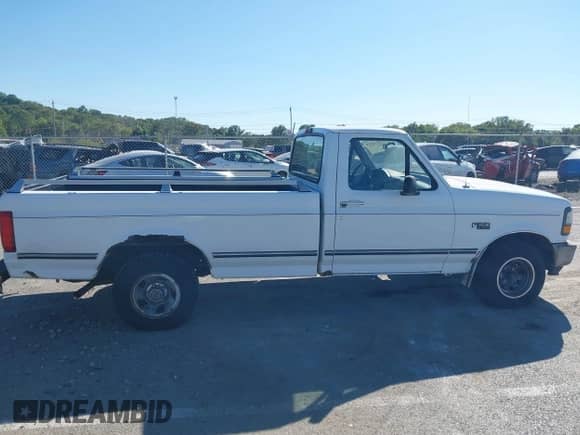 1995 Ford F-150 с VIN 1FPDF15Y8SLA31289, выставлен на аукционе IAAI как лот 43411279 с пробегом 213 242 миль миль и . История ставок и продаж доступна на DreamBid. Изображение 19.