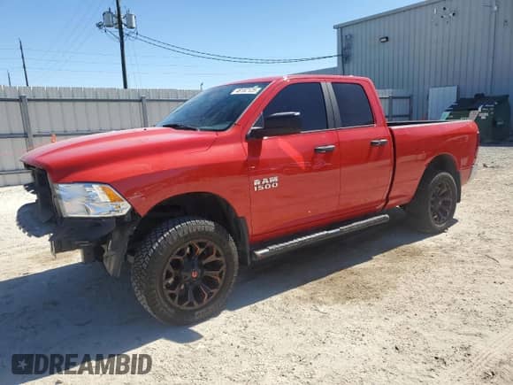 2017 Ram 1500 Tradesman z VIN 1C6RR6FG5HS615137, wystawiony jako Copart lot #48182125 z przebiegiem 74 314 mil mil oraz Szkoda całkowita • Salvage title. Historia ofert i sprzedaży dostępna na DreamBid. Obrazek 1.