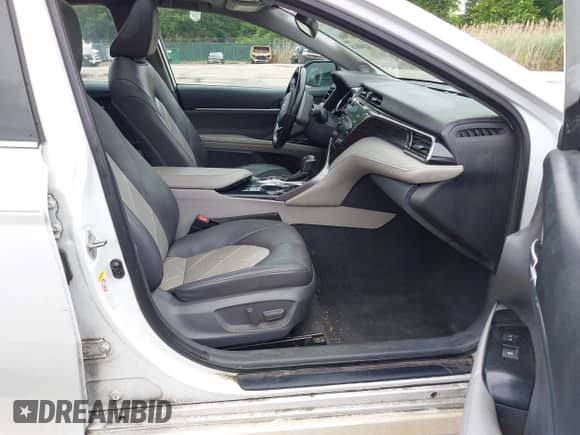 2019 Toyota Camry SE z VIN 4T1B11HK5KU720581, wystawiony jako IAAI lot #42300818 z przebiegiem 136 779 mil mil oraz . Historia ofert i sprzedaży dostępna na DreamBid. Obrazek 5.