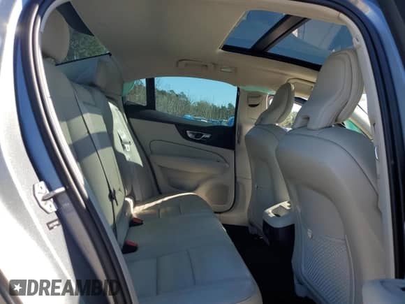 2021 Volvo S60 Momentum z VIN 7JR102TZ3MG107892, wystawiony jako Copart lot #80767914 z przebiegiem 113 297 mil mil oraz Szkoda całkowita • Salvage title. Historia ofert i sprzedaży dostępna na DreamBid. Obrazek 11.