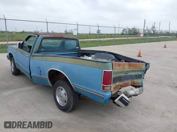 1987 Chevrolet S-10 with VIN 1GCCS14R0H8201321, listed as a IAAI auction lot 41943398 with 107,050 mi miles and . Bid and sale history available at DreamBid. Image 3.