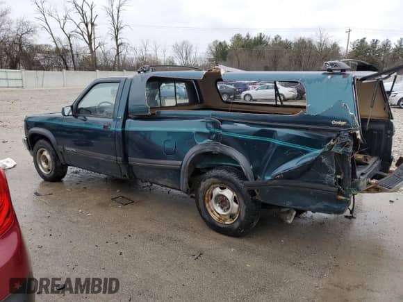 1993 Dodge Dakota S с VIN 1B7FL26X1PS258088, выставлен на аукционе Copart как лот 53906475 с пробегом 134 453 миль миль и На запчасти • Non repairable. История ставок и продаж доступна на DreamBid. Изображение 2.