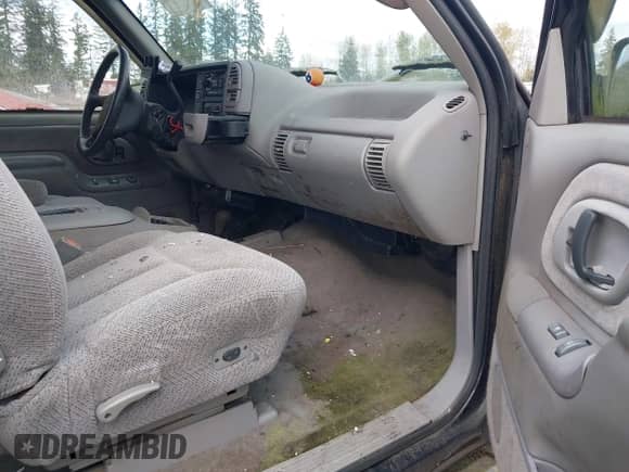 1996 Chevrolet Silverado 2500 с VIN 1GCGK29R8TE265987, выставлен на аукционе IAAI как лот 42032960 с пробегом 178 462 миль миль и . История ставок и продаж доступна на DreamBid. Изображение 5.